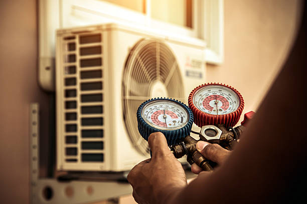 Professional Hvac Installation technician working in Grant, FL